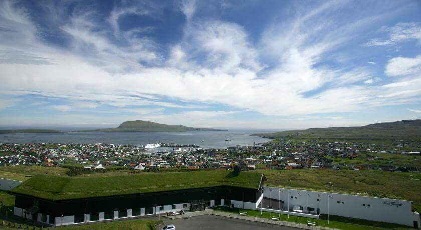 Widok na Thorshavn z hotelu Foroyar