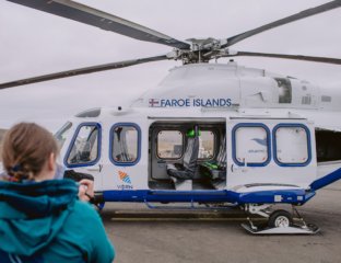 Helikopter Atlantic Airways na lotnisku Vagar na Wyspach Owczych