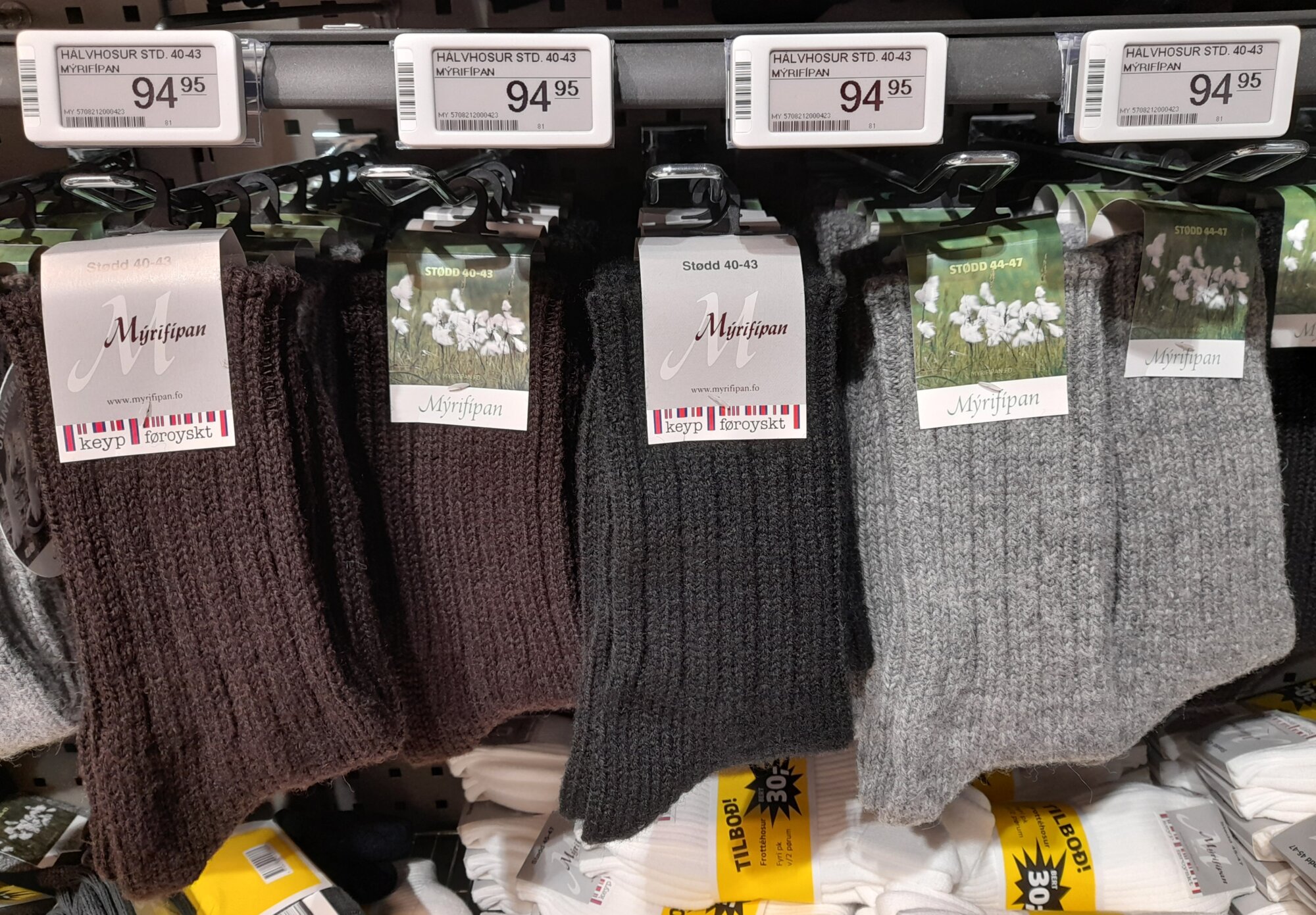 różne rodzaje skarpetek z wełny