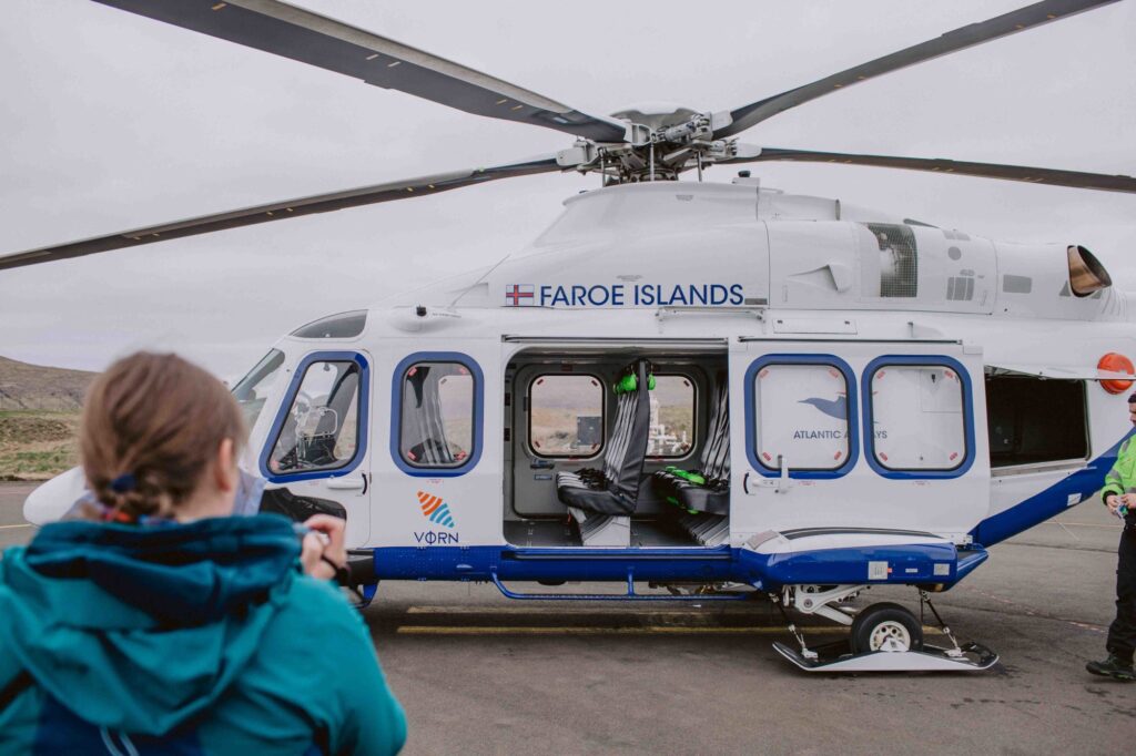 Helikopter Atlantic Airways na lotnisku Vagar na Wyspach Owczych