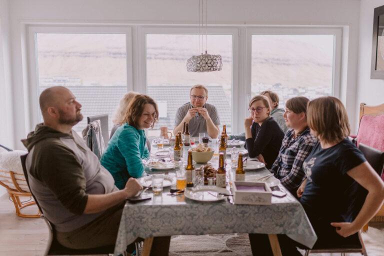 Kolacja farerska w trakcie Wycieczki na Wyspy Owcze z Faroe.pl